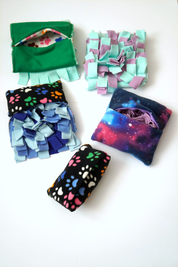 snuffle 5in1 pouches can be folded in different ways to increase the difficulty level for the dog